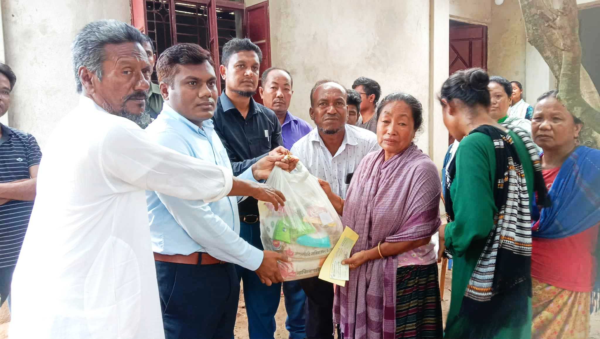 বন্যহাতির আক্রমণে নিহত দুই পরিবারকে আর্থিক সহায়তা ও খাদ্য সামগ্রী প্রদান