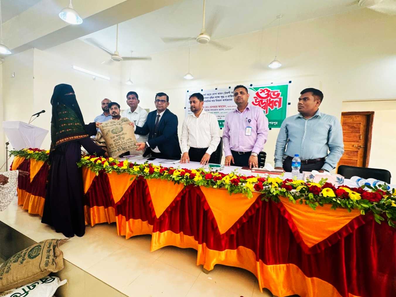 ঝিনাইগাতীতে ক্ষুদ্র ও প্রান্তিক কৃষকদের মাঝে কৃষি প্রণোদনা বিতরণ
